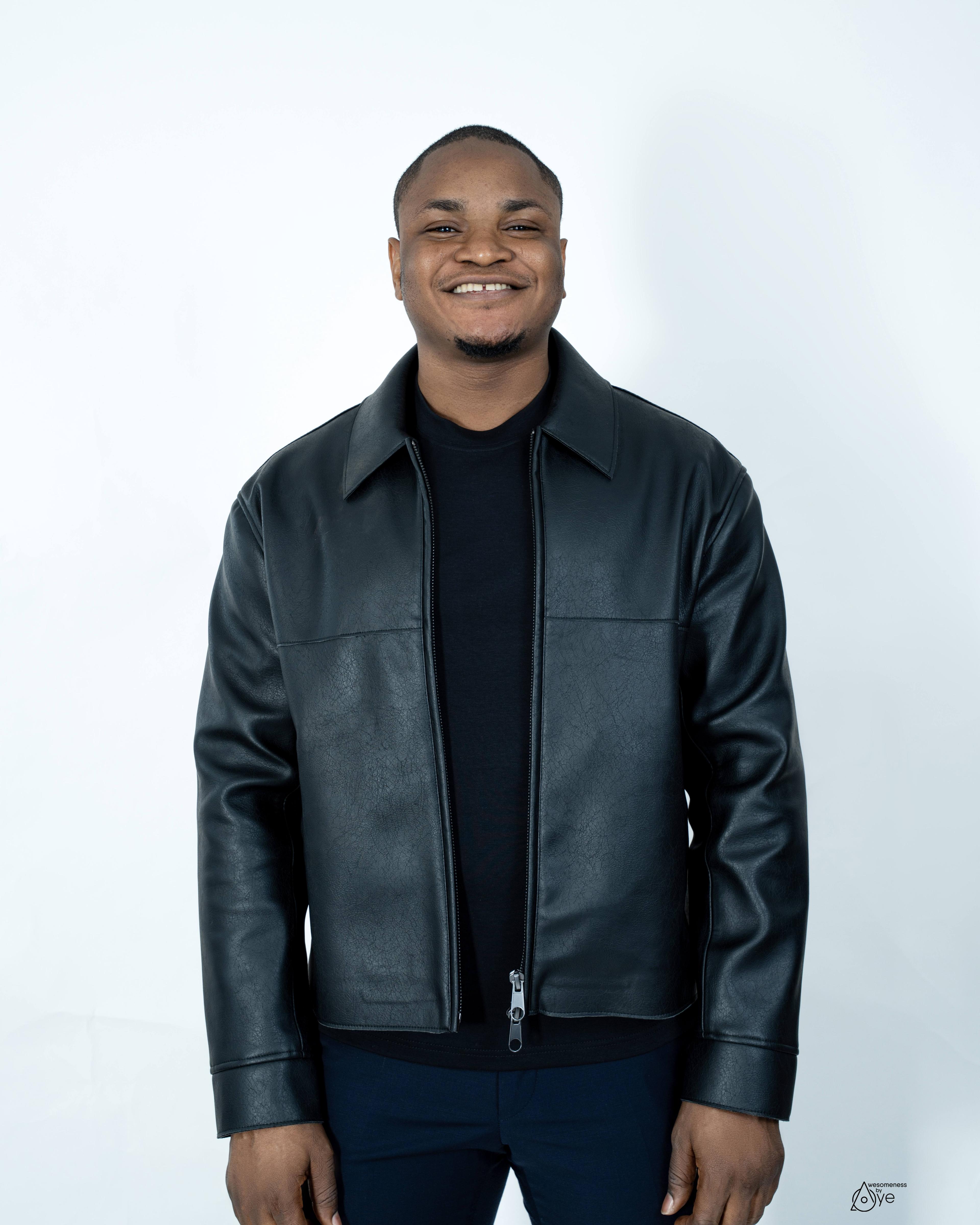 Portrait of Idris Olubisi, Developer Relations Engineer & Founder, Web3 Afrika